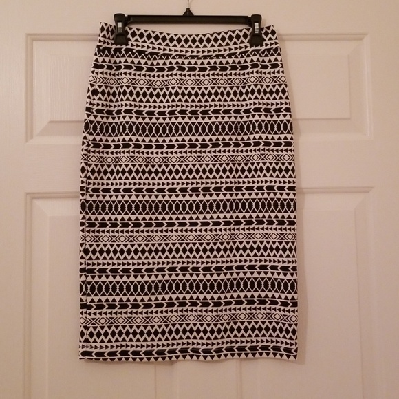 Renee C Black and White Pencil Skirt - Size L - Picture 1 of 3